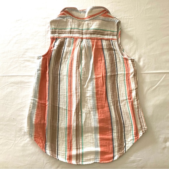 Time and Tru Collared Tank - Picture 2 of 5